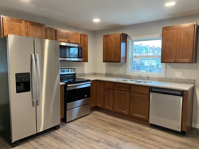 Building Photo - NEWLY RENOVATED 2 BEDROOM IN THE HEART OF BLOOMFIELD!