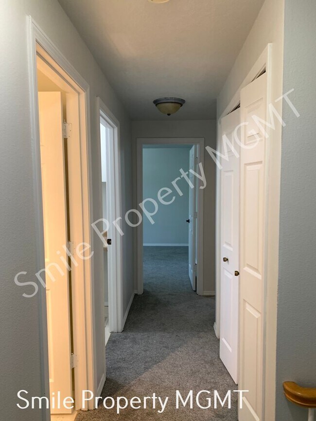 Building Photo - Spacious 5 bedrooms house in Beaverton