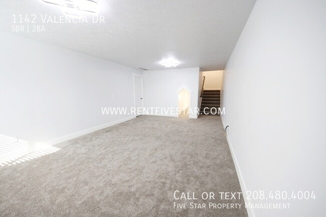 Building Photo - 1142 Valencia Dr