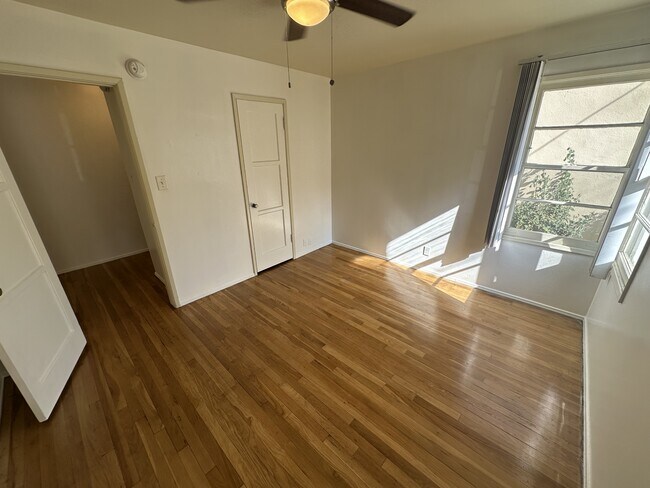 Building Photo - 2461 Silver Lake Blvd
