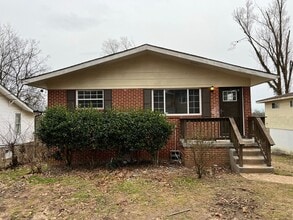 Building Photo - COMING SOON- 4bed/1.5bath for rent!