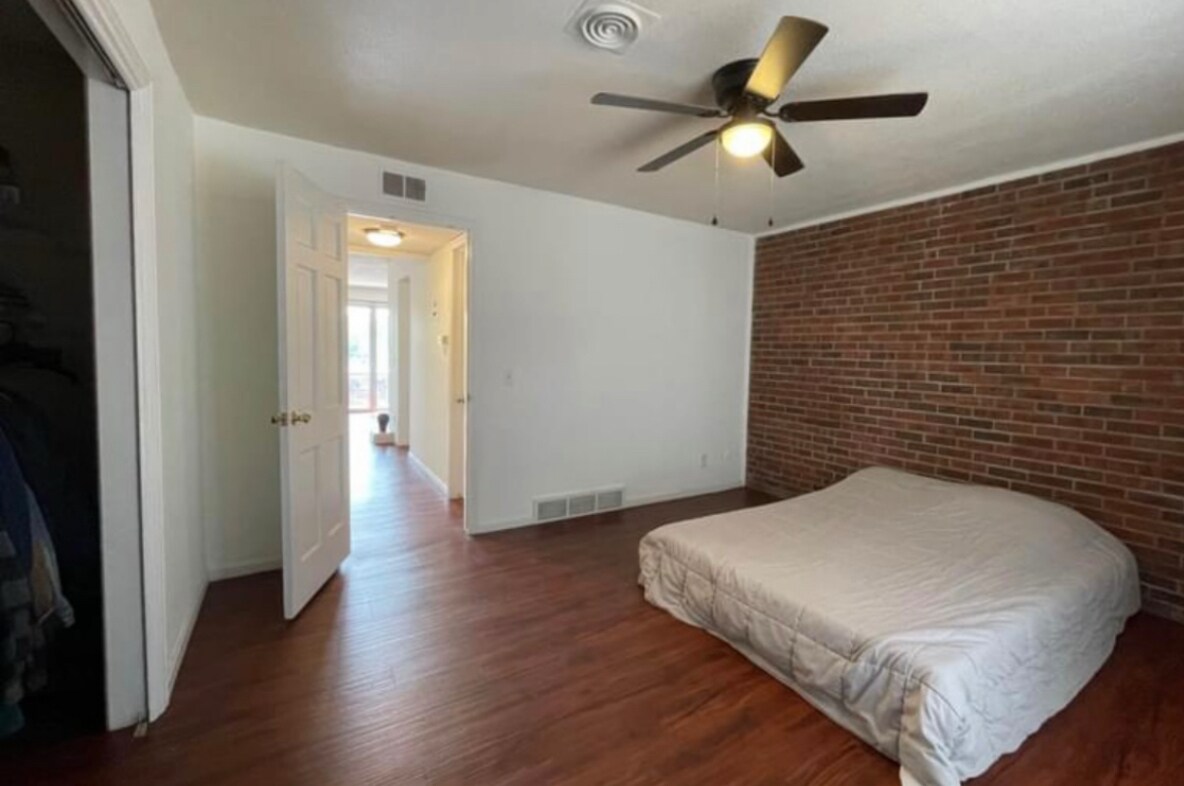 Building Photo - 4732 Belleview Ave
