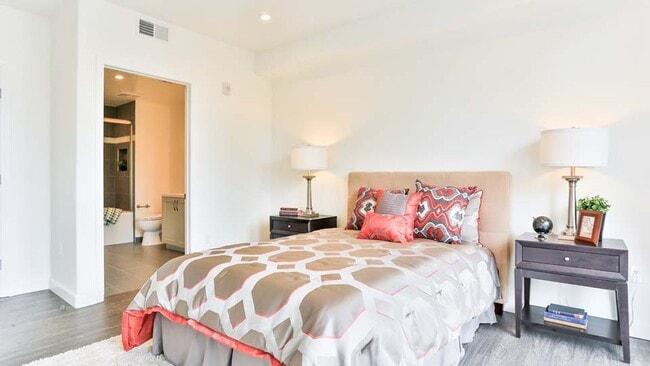 Building Photo - 4354 Teesdale Ave