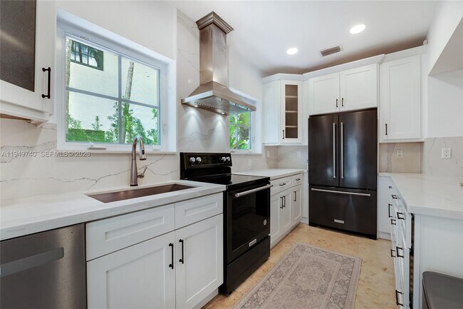 Building Photo - 512 Majorca Ave