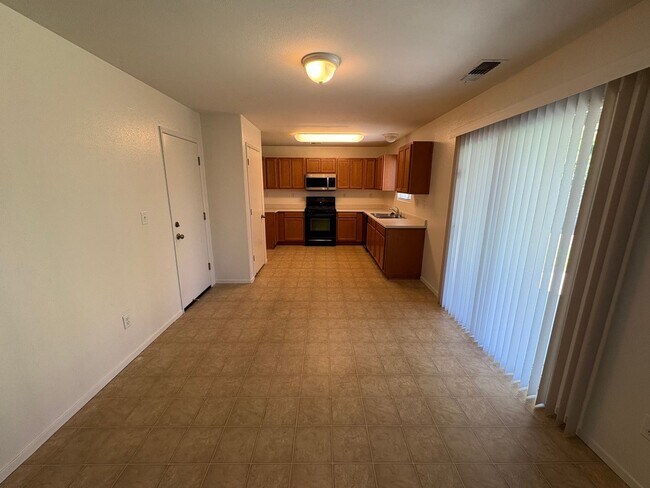 Building Photo - Beautiful home Ready to move in.