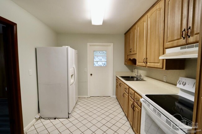 Building Photo - 10 Bertram St