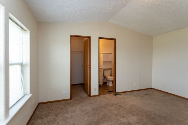 Building Photo - Charming Home on a Spacious Lot with No HOA!