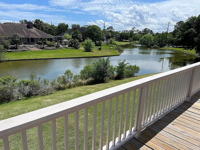 Building Photo - 3203 Bayou Dr