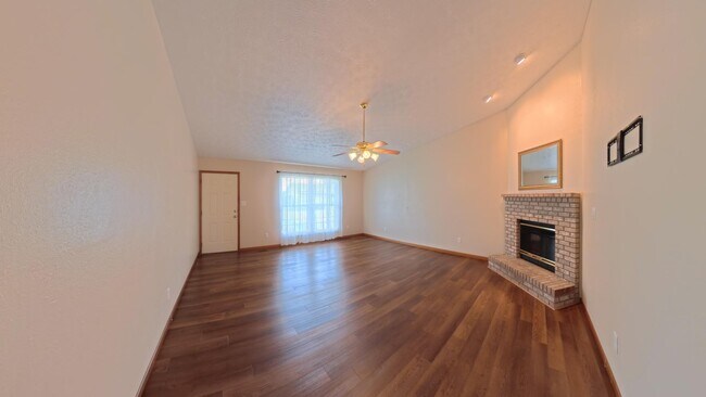 Building Photo - 304 Erin Dr