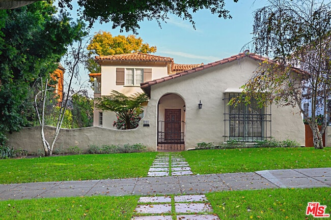 Primary Photo - 466 S Beverwil Dr