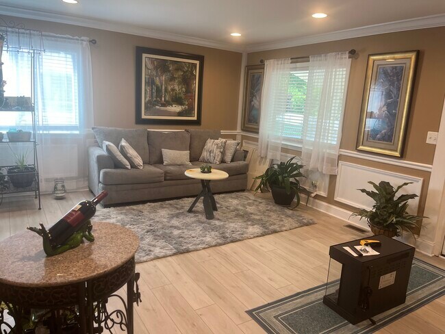 Building Photo - 1300 Wilson Point Rd