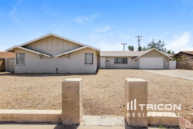 Building Photo - 6447 W Reade Ave