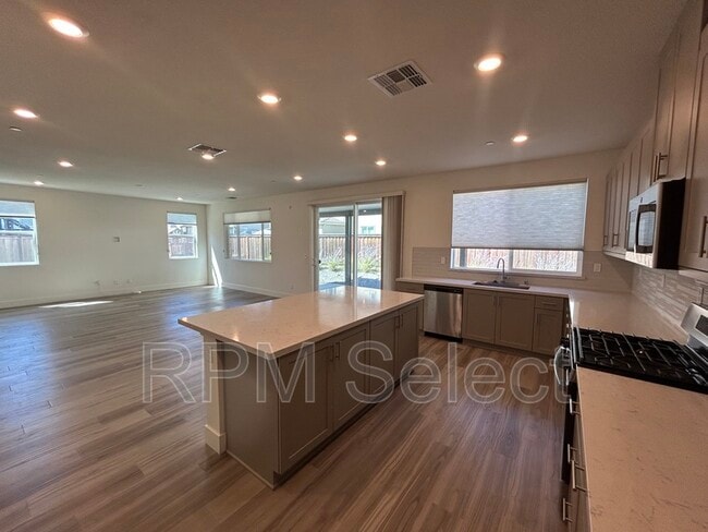 Building Photo - 5762 Caprice Ct
