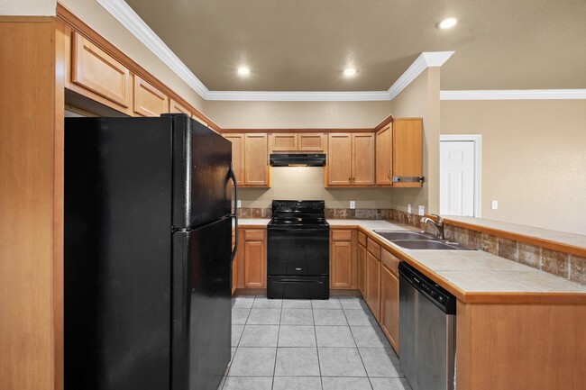 Building Photo - Updated Duplex in a perfect location!