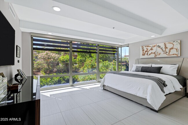 Building Photo - 7137 E Rancho Vista Dr