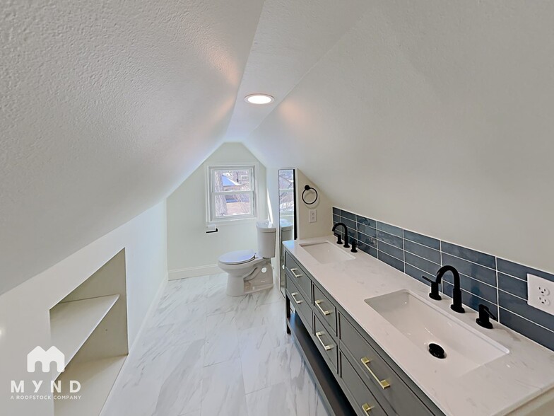 Building Photo - 110 N Ravinia Dr