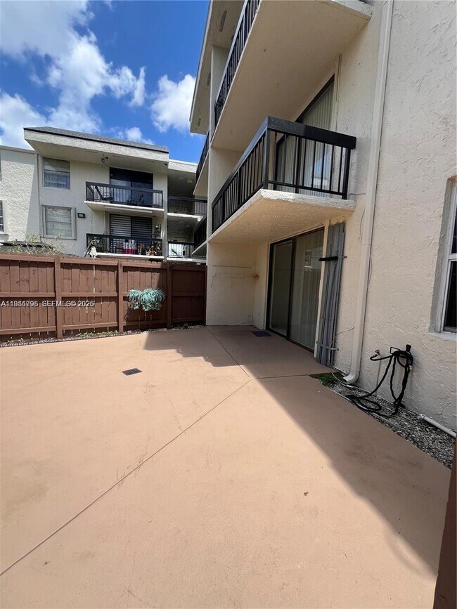 Building Photo - 8307 SW 142nd Ave