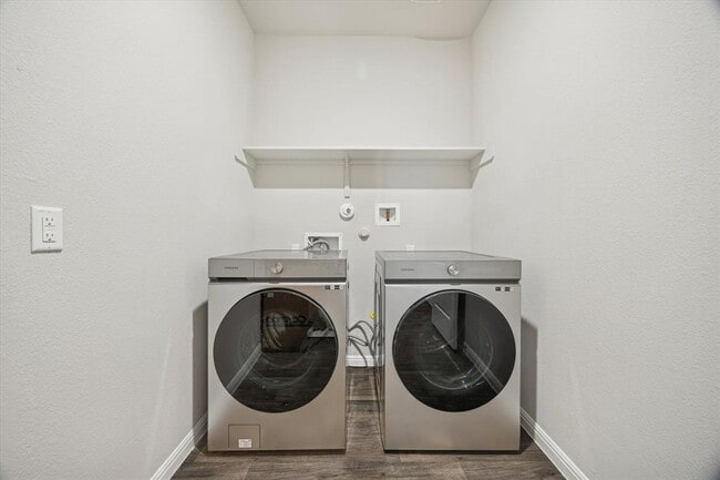 Building Photo - 724 Aster Pl