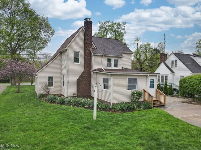 Building Photo - 3221 Killian Rd
