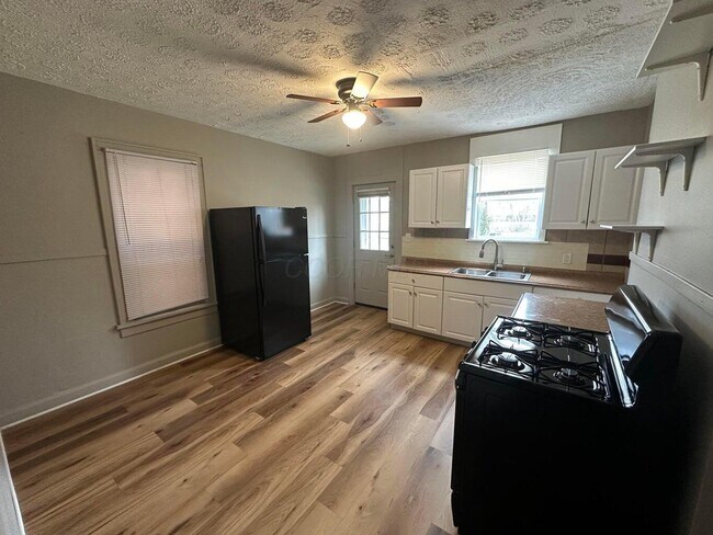 Building Photo - 890 E Livingston Ave