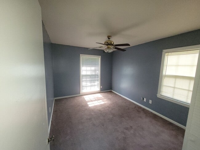 Building Photo - 3 bedroom 2 baths
