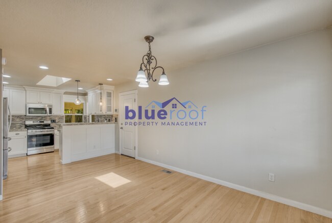 Building Photo - 10626 NE Knott St