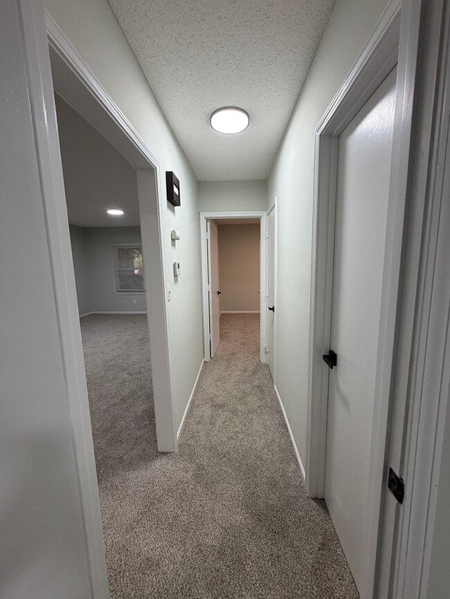 Building Photo - Move in Special - 3bed 2 bath in KCK off Turner and I-635