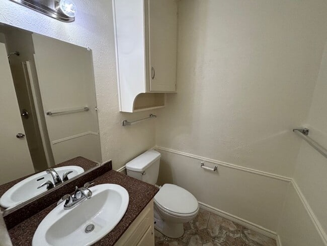 Building Photo - Cute little duplex in Hurst off of Pipeline and Bellaire