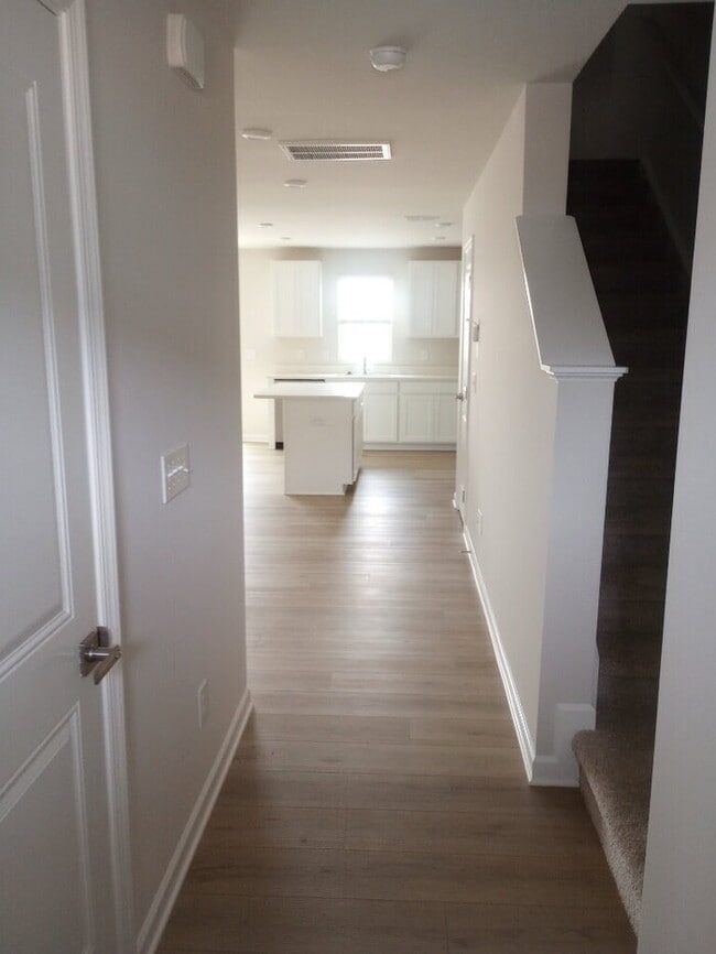 Building Photo - 104 Filly Ln