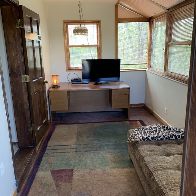 Sunroom w/Desk & Chaise & TV - 360 Calle Loma Norte