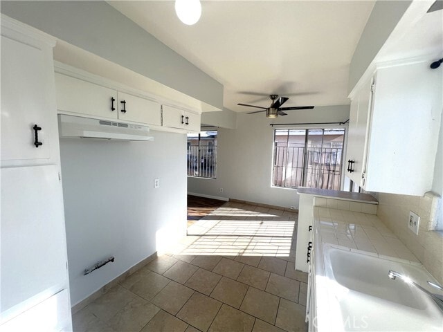 Building Photo - 620 W 82nd St