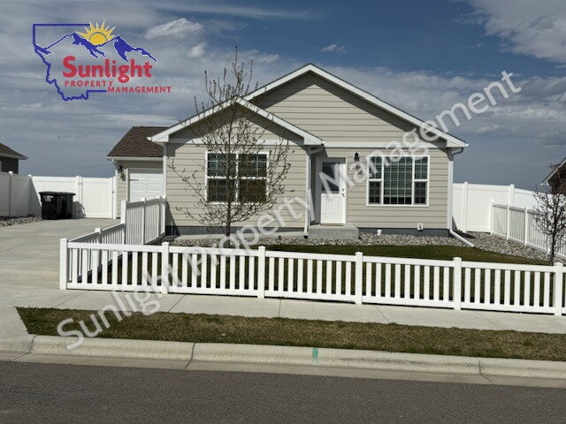 Building Photo - Newer 3 Bed 2 Bath Home in the Heights