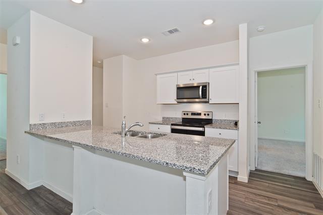 Building Photo - 1637 Shadow Hawk Dr