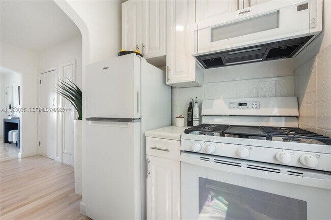 Building Photo - 750 Española Wy