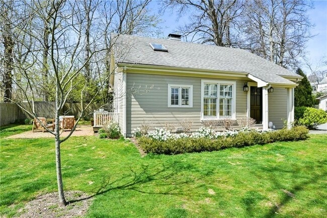 Building Photo - 397 Gibbs Ave