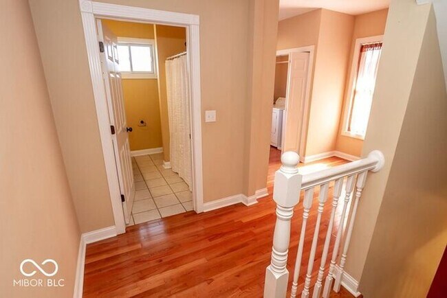 Building Photo - Sweet Spacious Townhome With Finished Base...