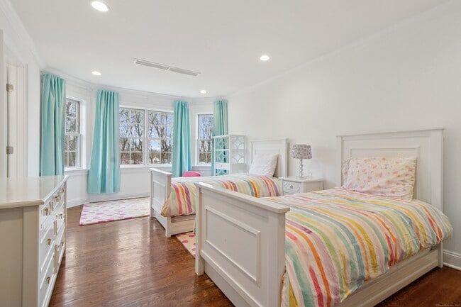 Building Photo - 57 Overbrook Dr
