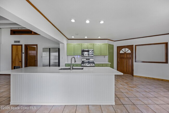 Building Photo - 485 N Shore Dr