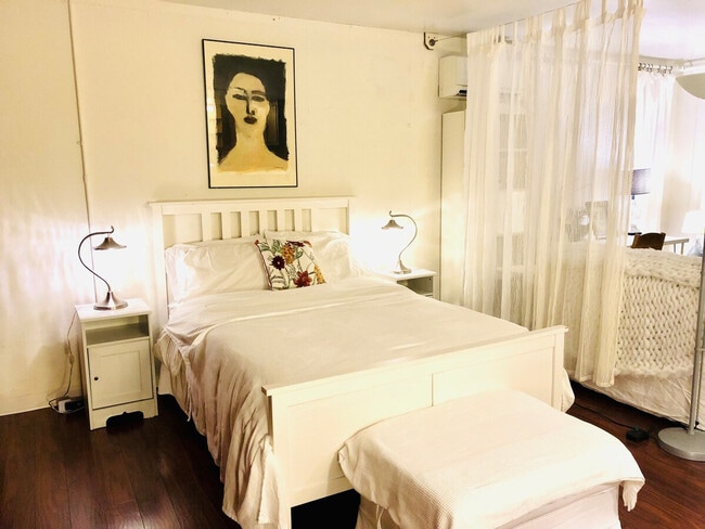 Building Photo - 4136 Beach Dr SW