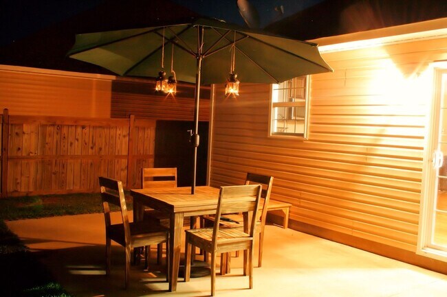 Building Photo - This beautiful home in New Bern