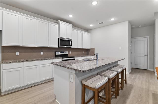 Building Photo - 2200 Davenport Dr