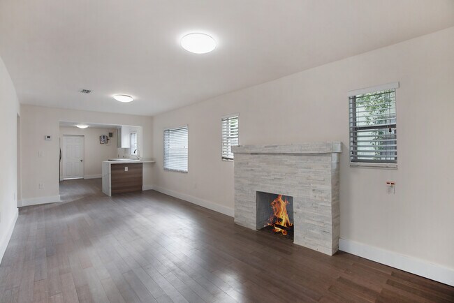 Building Photo - 522 NW 47th Terrace