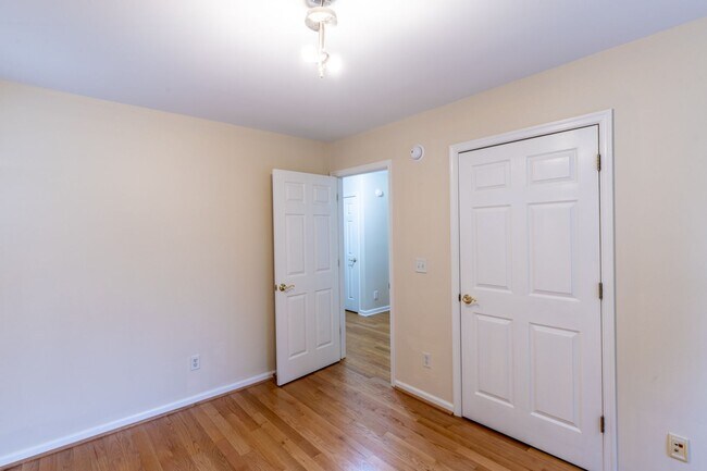 Building Photo - Single Family Home Minutes to DTWN/UVA Area