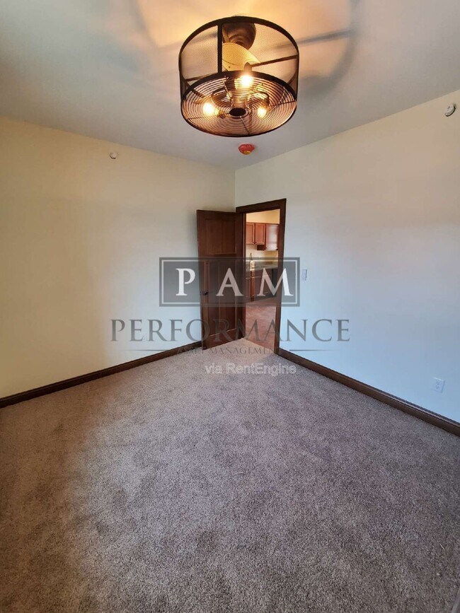 Building Photo - 5525 W North Ave