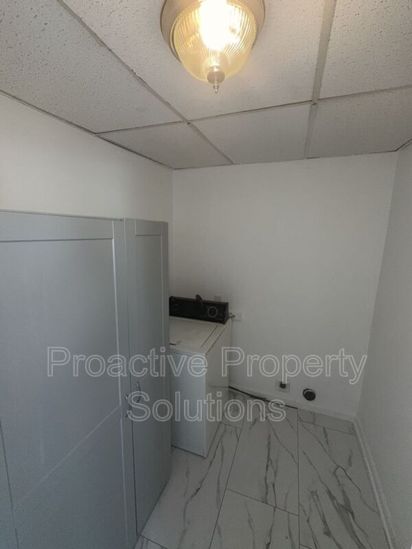 Building Photo - 415-417-417 17th Ave