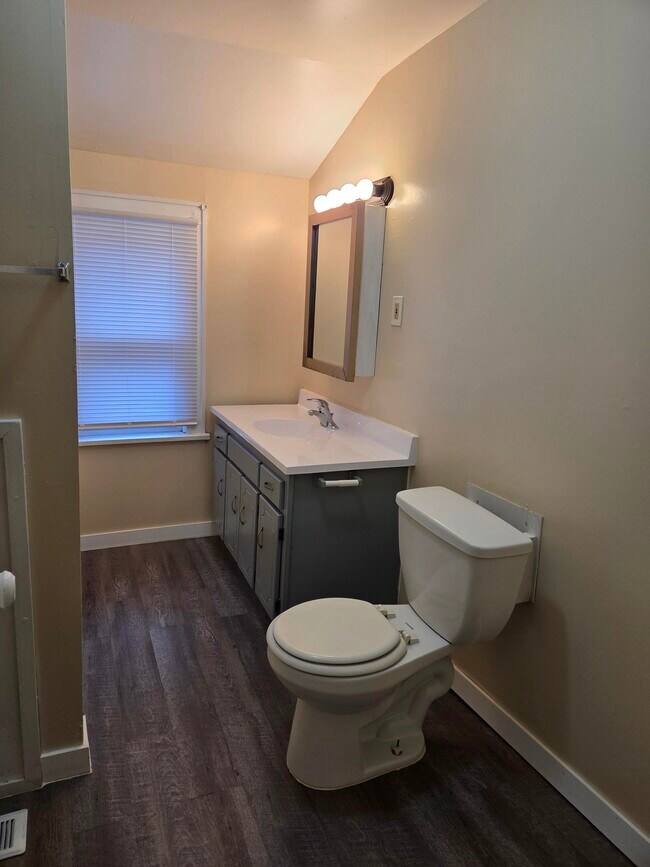 Building Photo - 2631 N Knox Ave