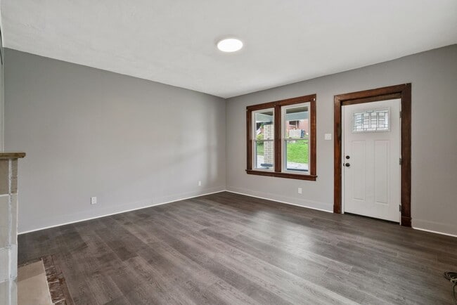 Building Photo - Newly renovated 2 bedroom home in Scott To...