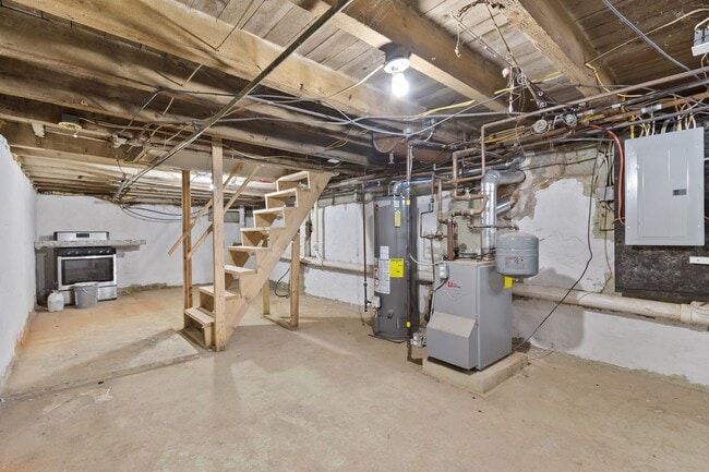 Building Photo - 5843 Magnolia St