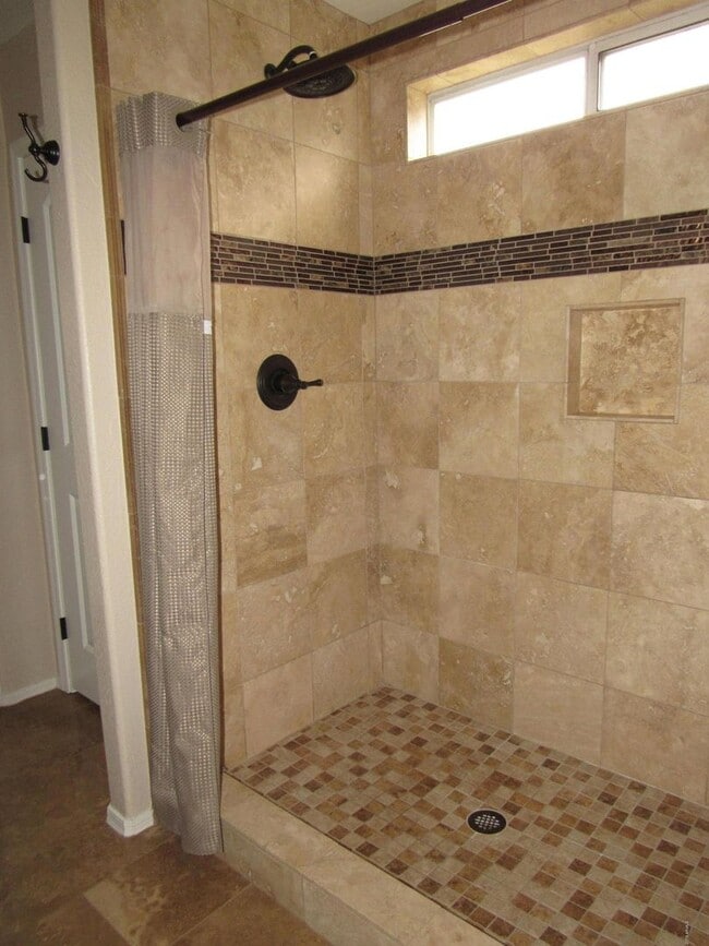 Building Photo - Beautiful 3 bed/2 bath home with tons of upgrades in Gilbert! Close to downtown!