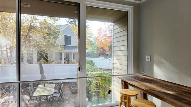 Building Photo - 28 White St